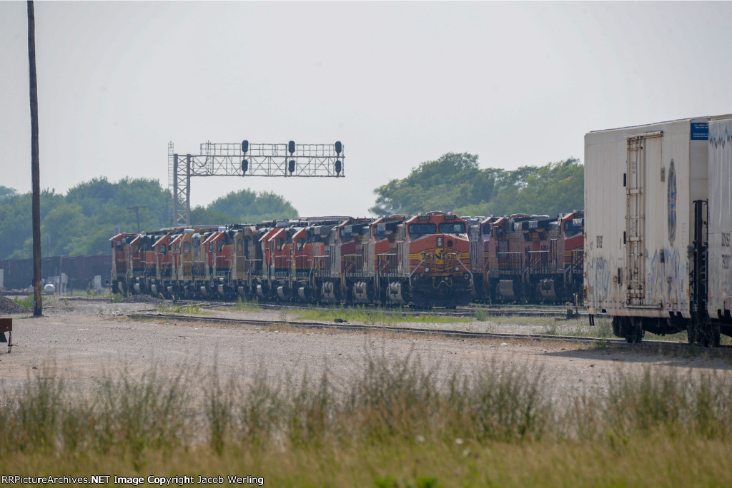 BNSF 5022 and friends